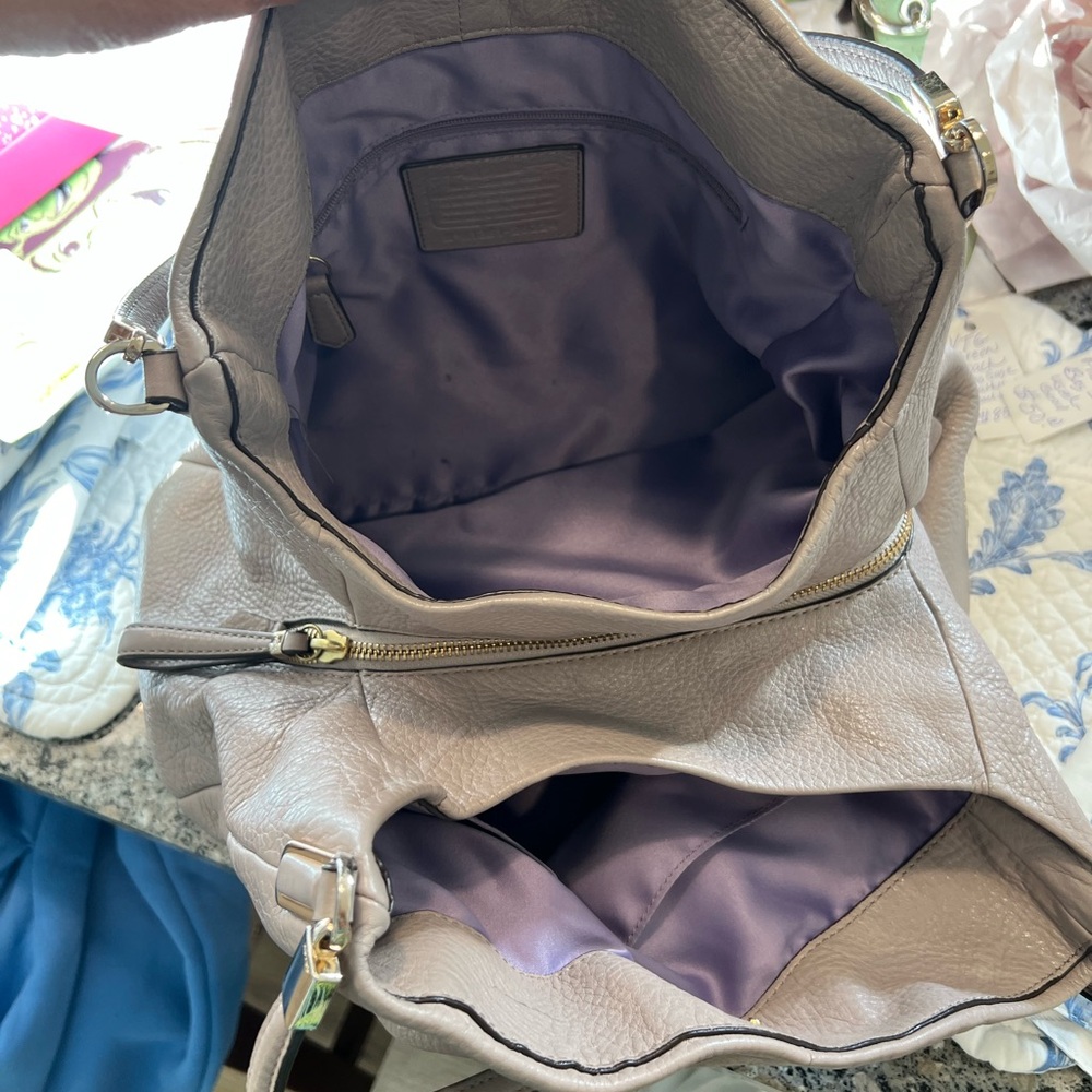 Coach Madison Phoebe leather shoulder bag in lavender color - Picture 9 of 12